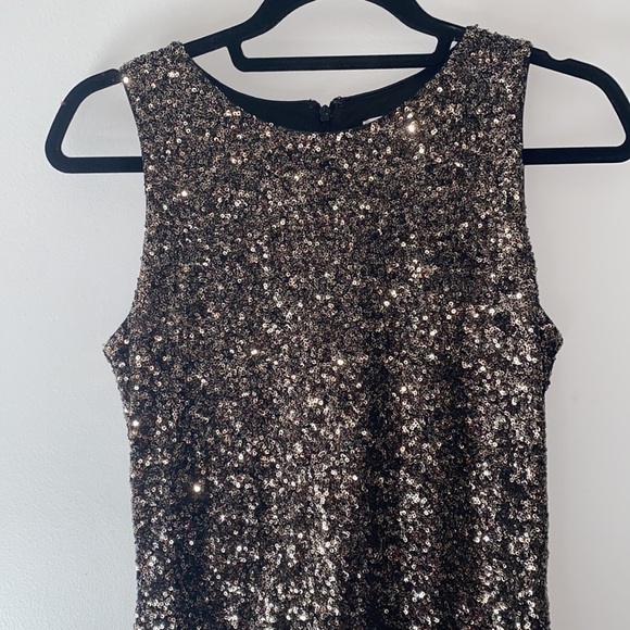 Badgley Mischka Gold Sequin - Picture 2 of 8